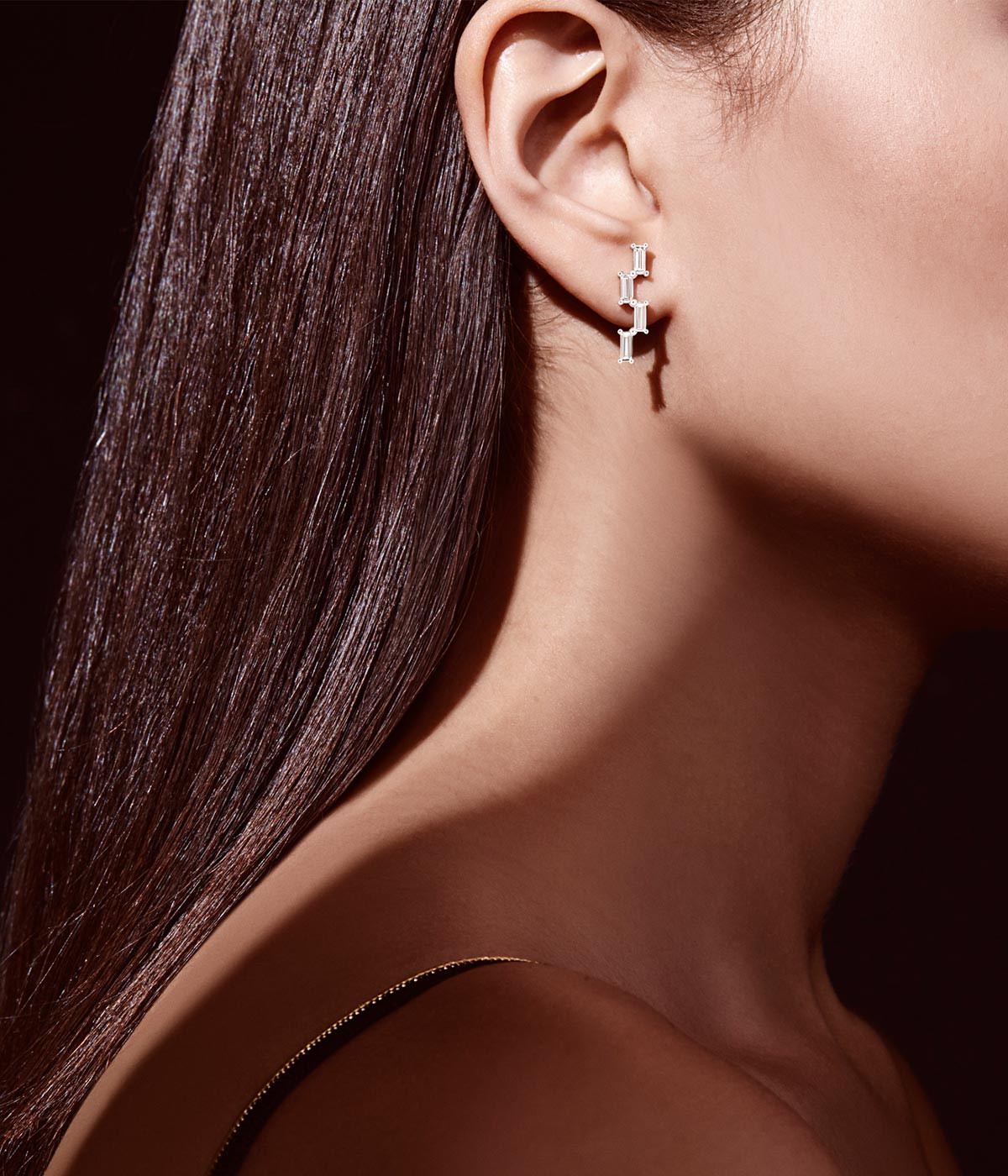 Platinum and beam baguette diamonds earrings