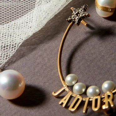 VANITATIS-STUDIO-Vuelven-las-damas-con-perlas