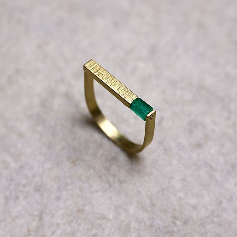 Tipo de imagen: Producto Texto alternativo: Anillo Faig Esmeralda en oro de 18K con esmeralda verde de Pepe Alba