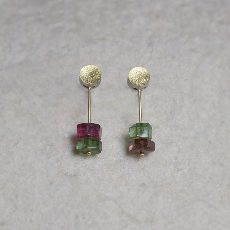 Pendientes Terra Turma Doble con oro y turmalinas de colores de Pepe Alba