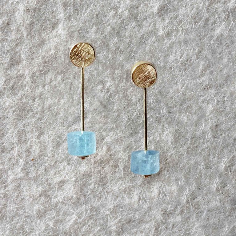 Pendientes Terra Aqua de Joan Datzira en oro amarillo de 18K con aguamarina natural