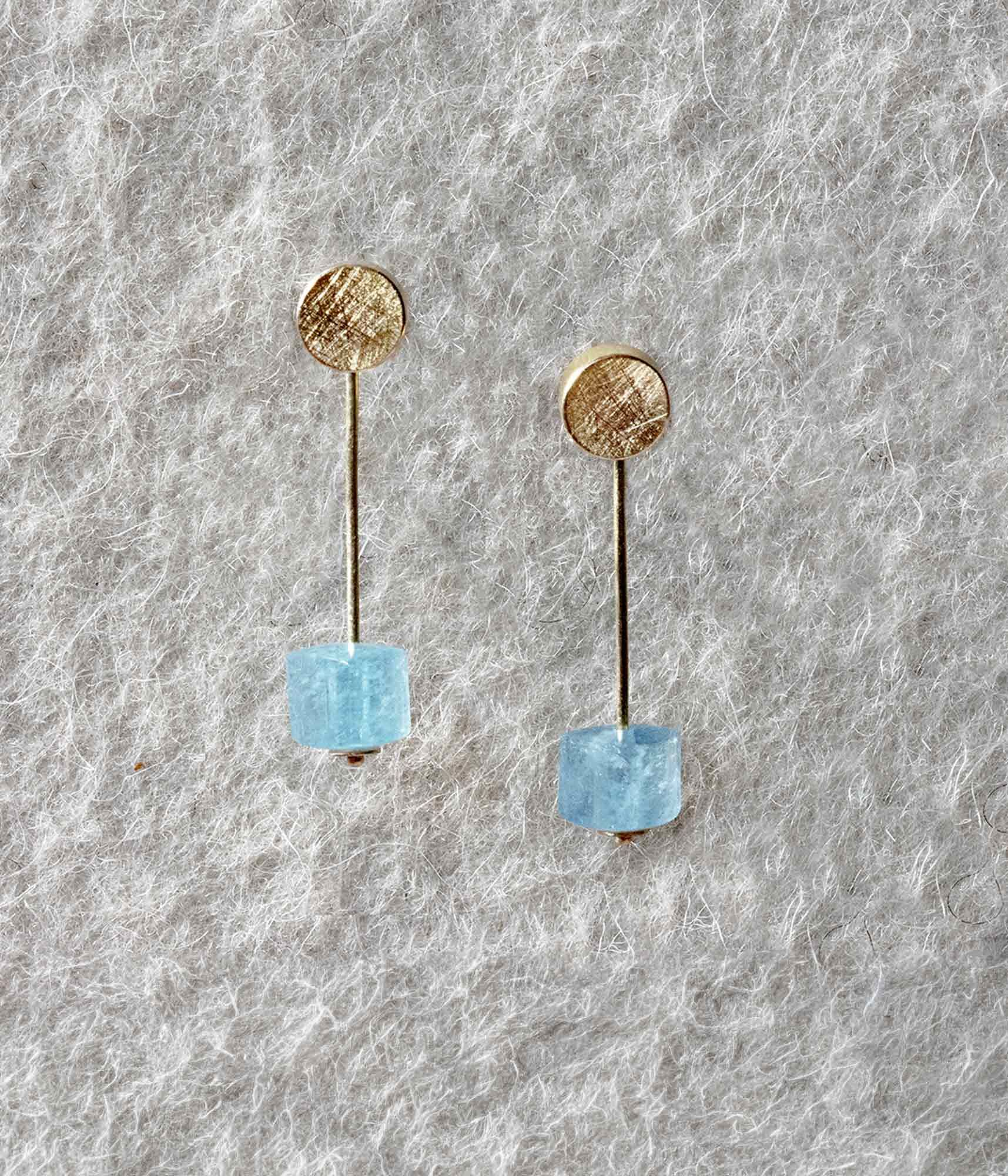 Pendientes Terra Aqua de Joan Datzira en oro amarillo de 18K con aguamarina natural