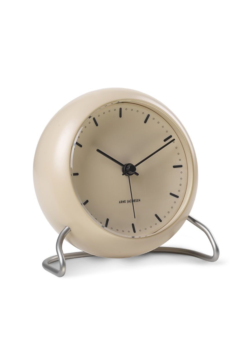 Reloj despertador Arne Jacobsen City Hall en acabado mat sand