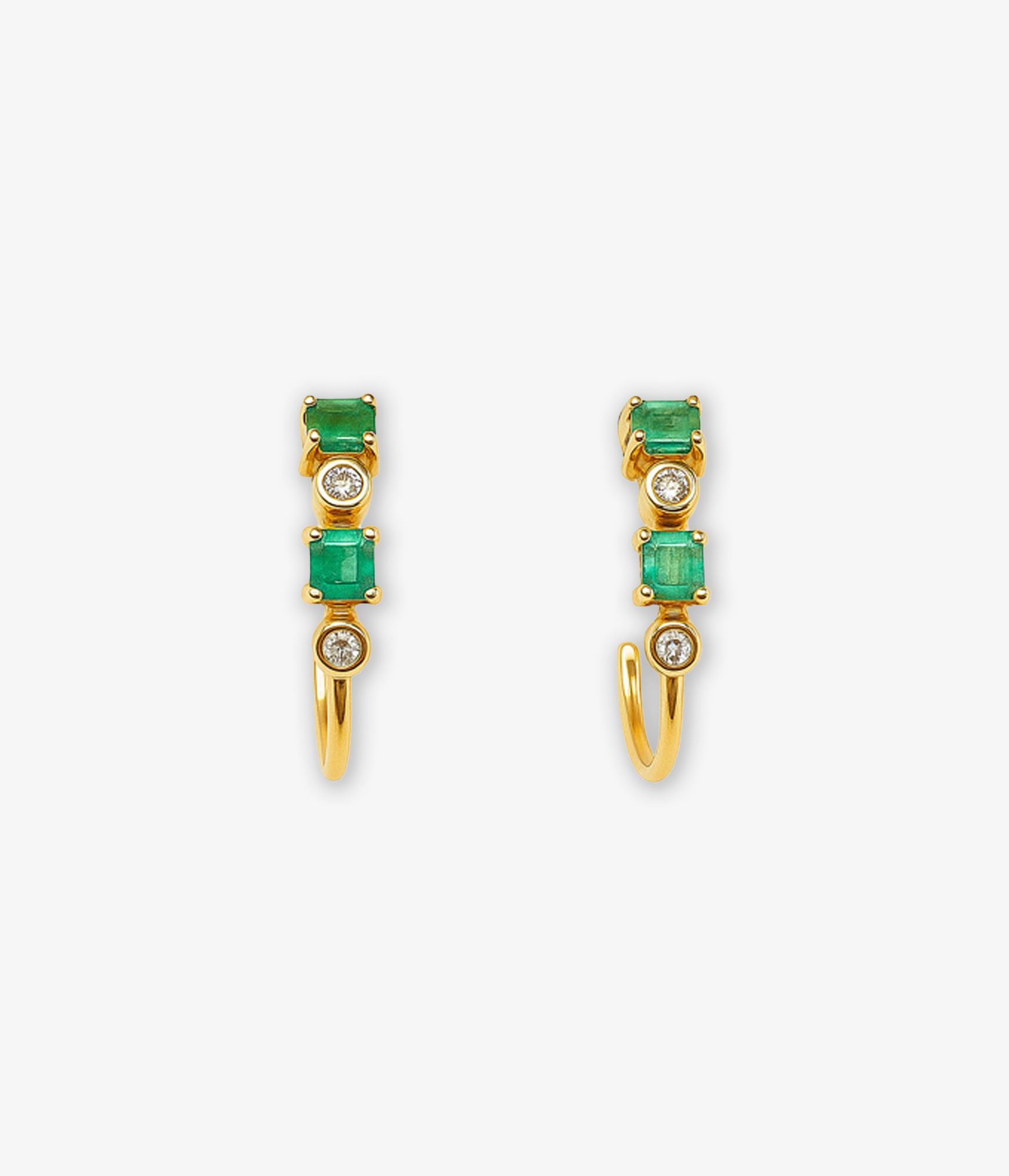 Pendientes de aro en oro amarillo con esmeraldas rectangulares y diamantes