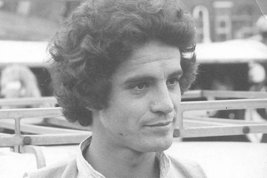 Pepe Alba, fundador y orfebre, en el taller de joyería en los años 80
