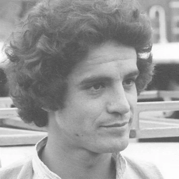 Pepe Alba, fundador y orfebre, en el taller de joyería en los años 80