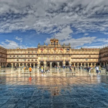 Plaza Mayor de Salamanca con el Ayuntamiento al fondo, cerca de la calle Arco donde está la joyería Pepe Alba